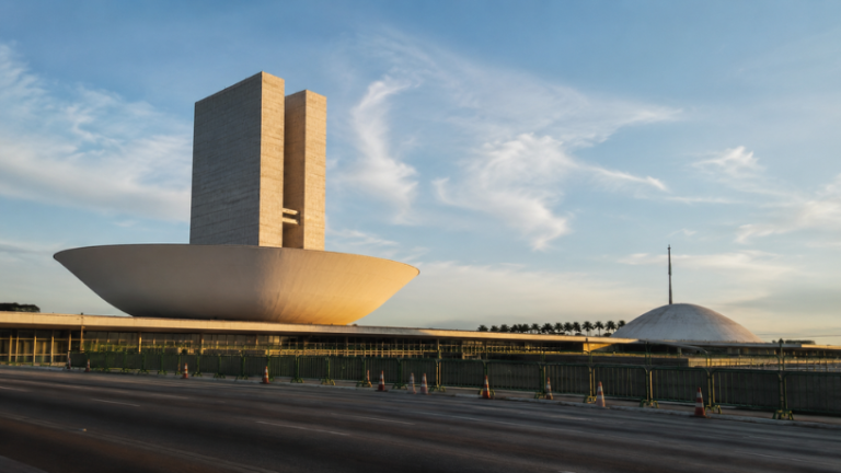 Impasse sobre impostos e gastos públicos domina Brasília: o que a disputa política significa para o bolso do brasileiro